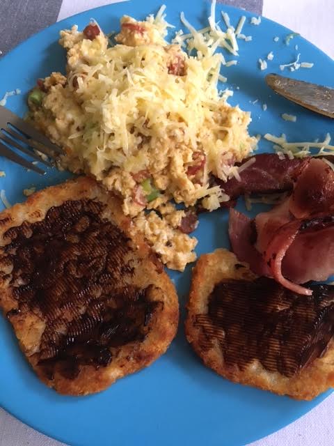 Scrambled eggs bacon and hashbrown
